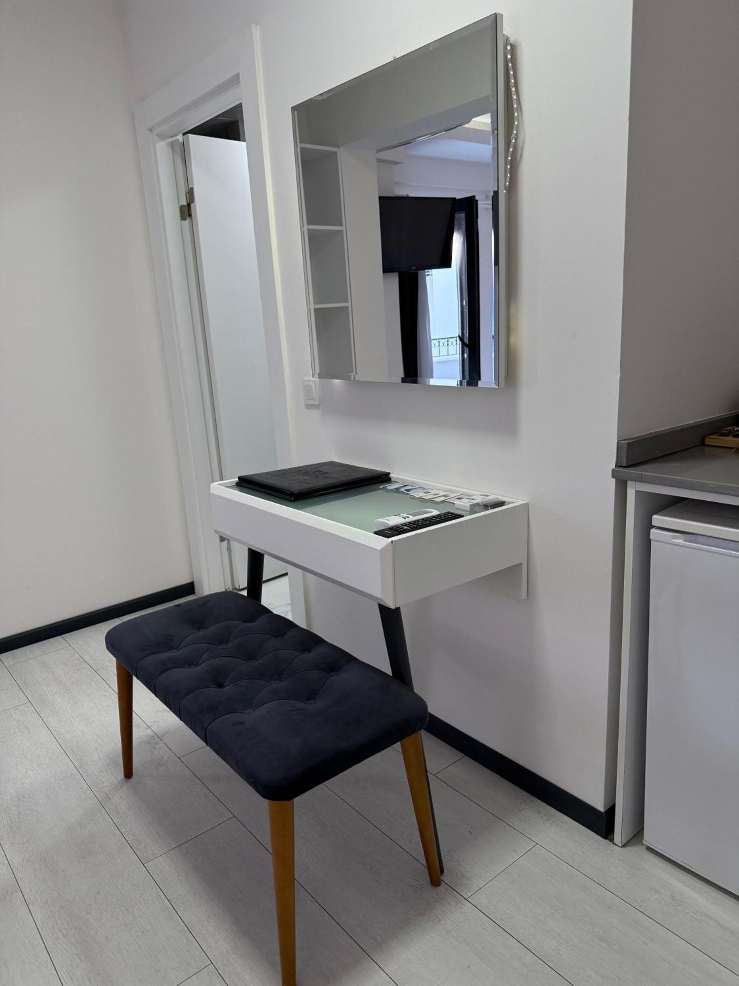 Wb Weekend Aparthotel 3*